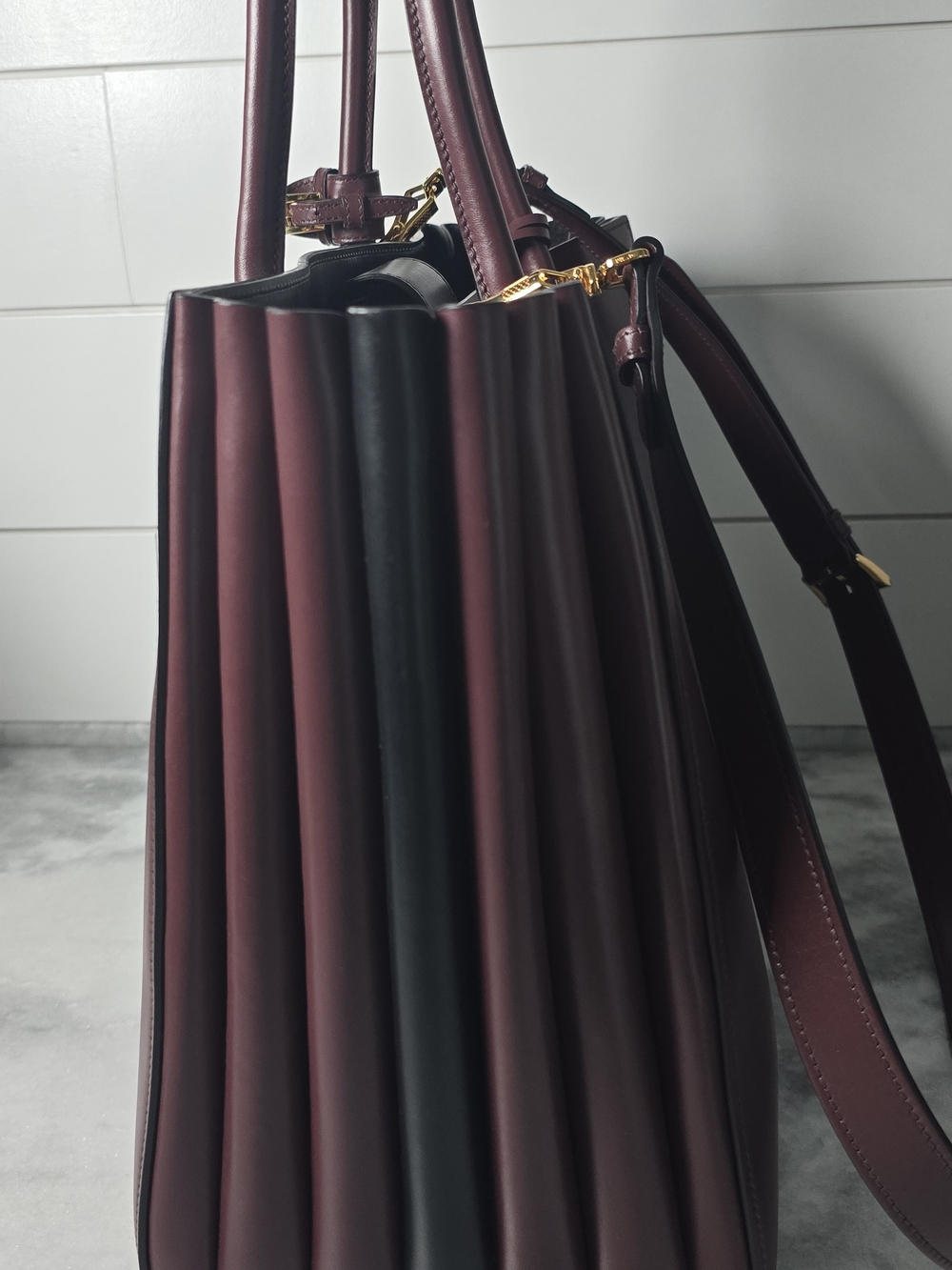 Prada Burgundy Leather Tote Bag with Shoulder Strap AMAZING Has Dust Bag - Picture 8 of 11